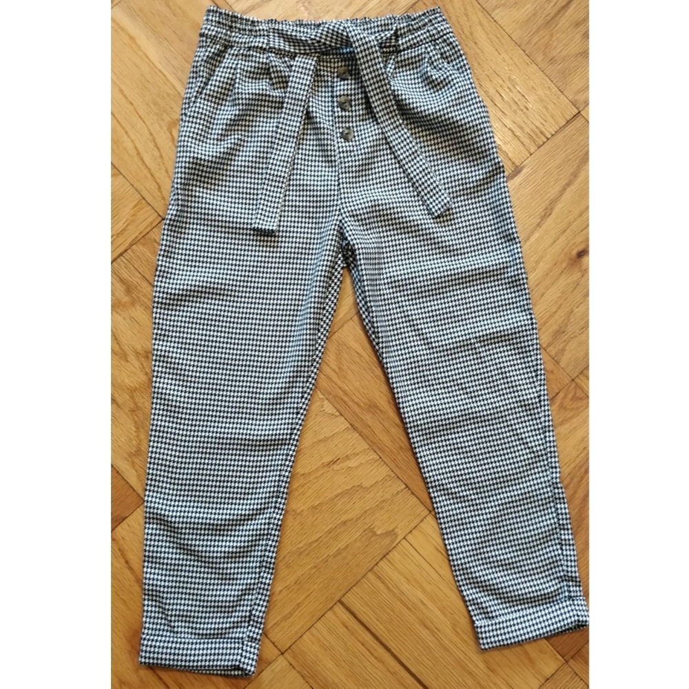 Paper bag pants with houndstooth pattern
